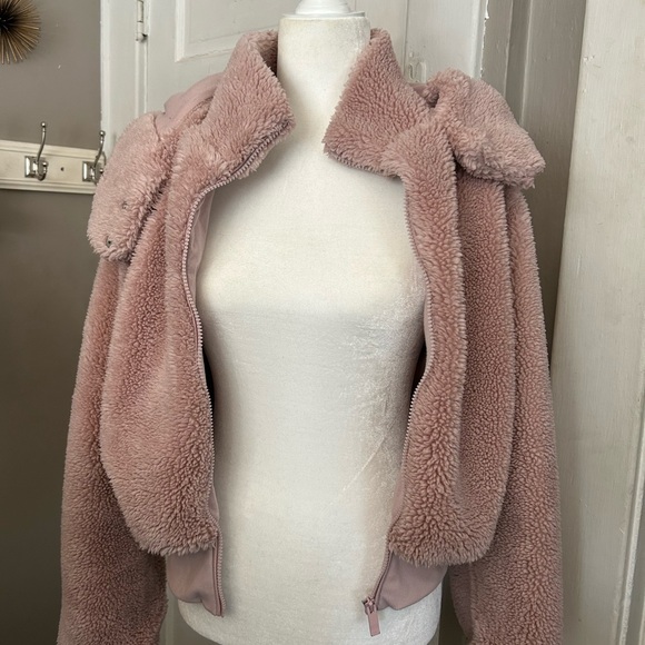 ALO yoga  Foxy Sherpa jacket - Picture 9 of 10